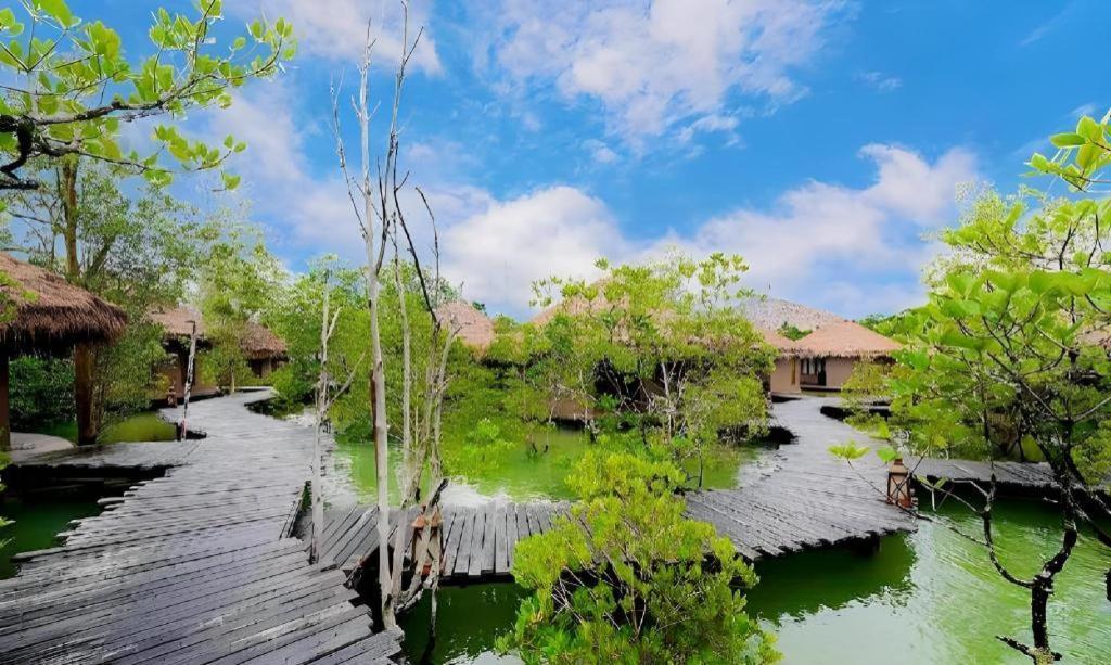 The Blue Sky Resort@ Koh Payam Koh Phayam Exteriör bild